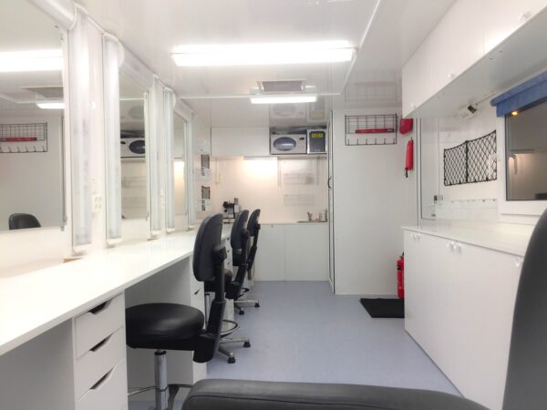 4 station Makeup trailer - Bild 3